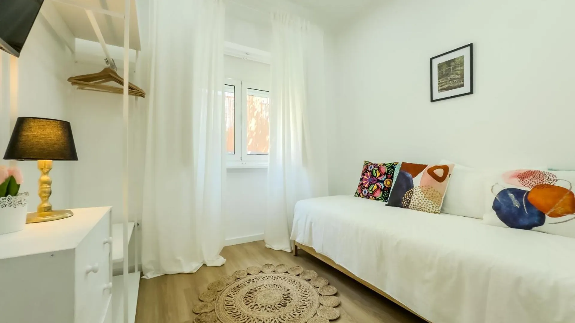River 2-Bedroom Apartment With Terrace In Alcantara Lissabon Portugal