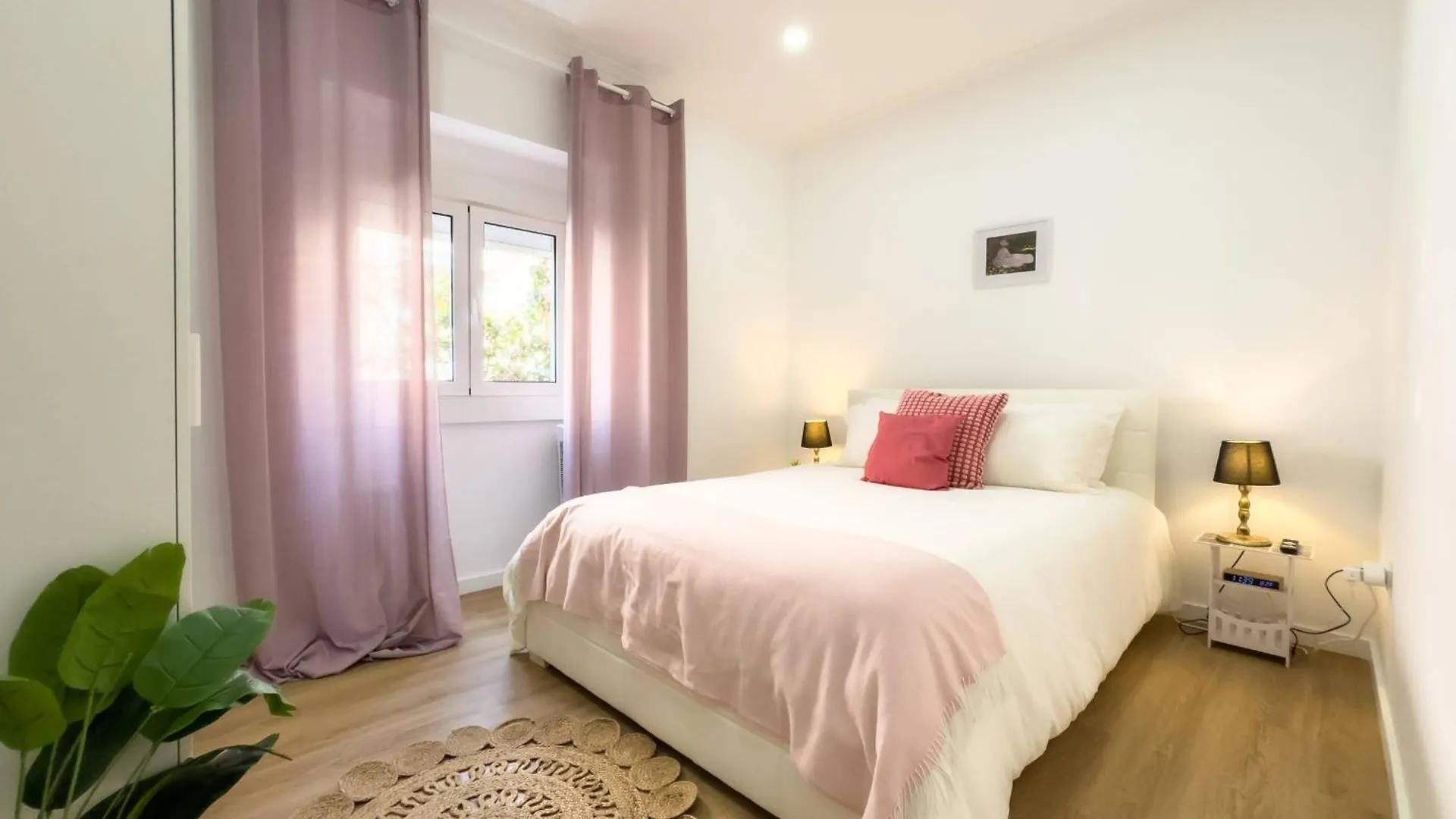 River 2-Bedroom Apartment With Terrace In Alcantara Lissabon 0*,