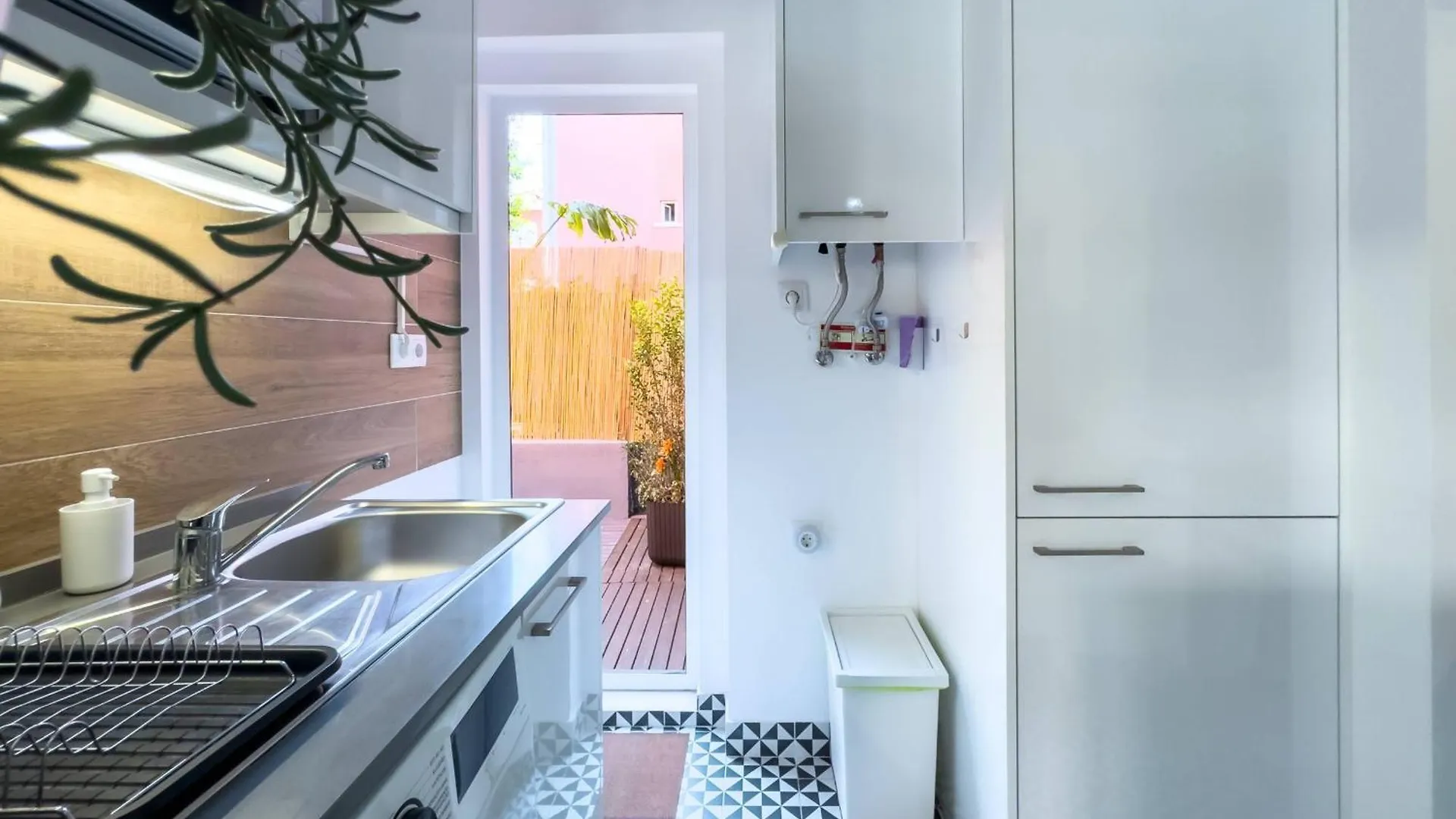 River 2-Bedroom Apartment With Terrace In Alcantara Lisboa