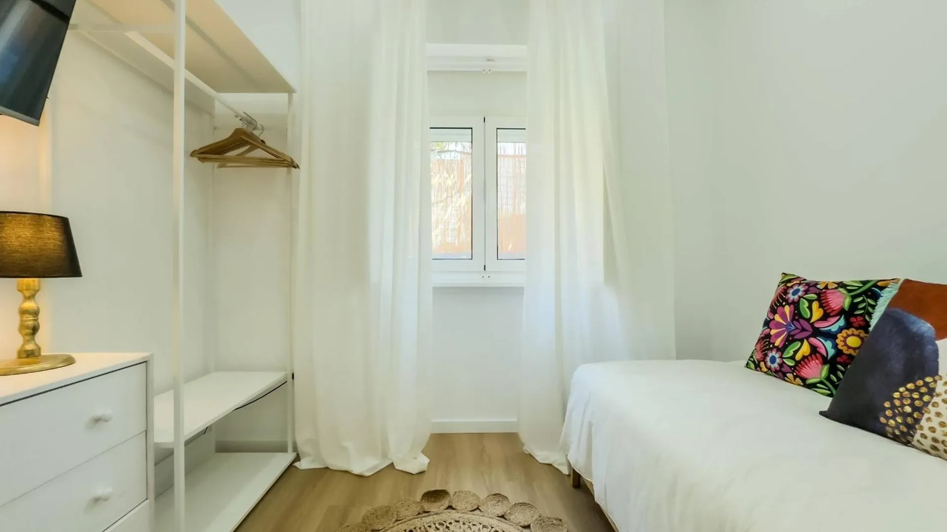 River 2-Bedroom Apartment With Terrace In Alcantara Lisboa